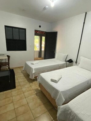 Standard Triple Room, 3 Twin Beds | Free WiFi, bed sheets - Pousada Aguas Quentes (Barra do Garcas)