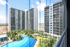 豪華三人房, 露台, 城市景 | 床單