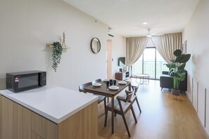 Deluxe Twin Room, Balcony | Bed sheets - Maya Bay Residence Banting Icon Stay (Banting)
