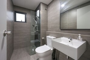 豪華公寓, 3 間臥室, 露台 | 浴室 | 洗頭水、廁紙