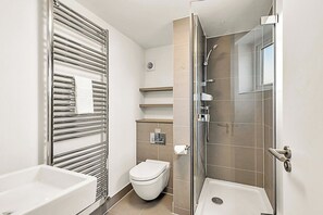 Douche, sèche-cheveux