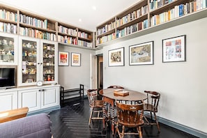Interior - Book Lovers West End Home (London)