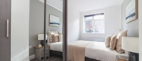 2 dormitoris, planxa i posts de planxar, wifi gratuïta i roba de llit