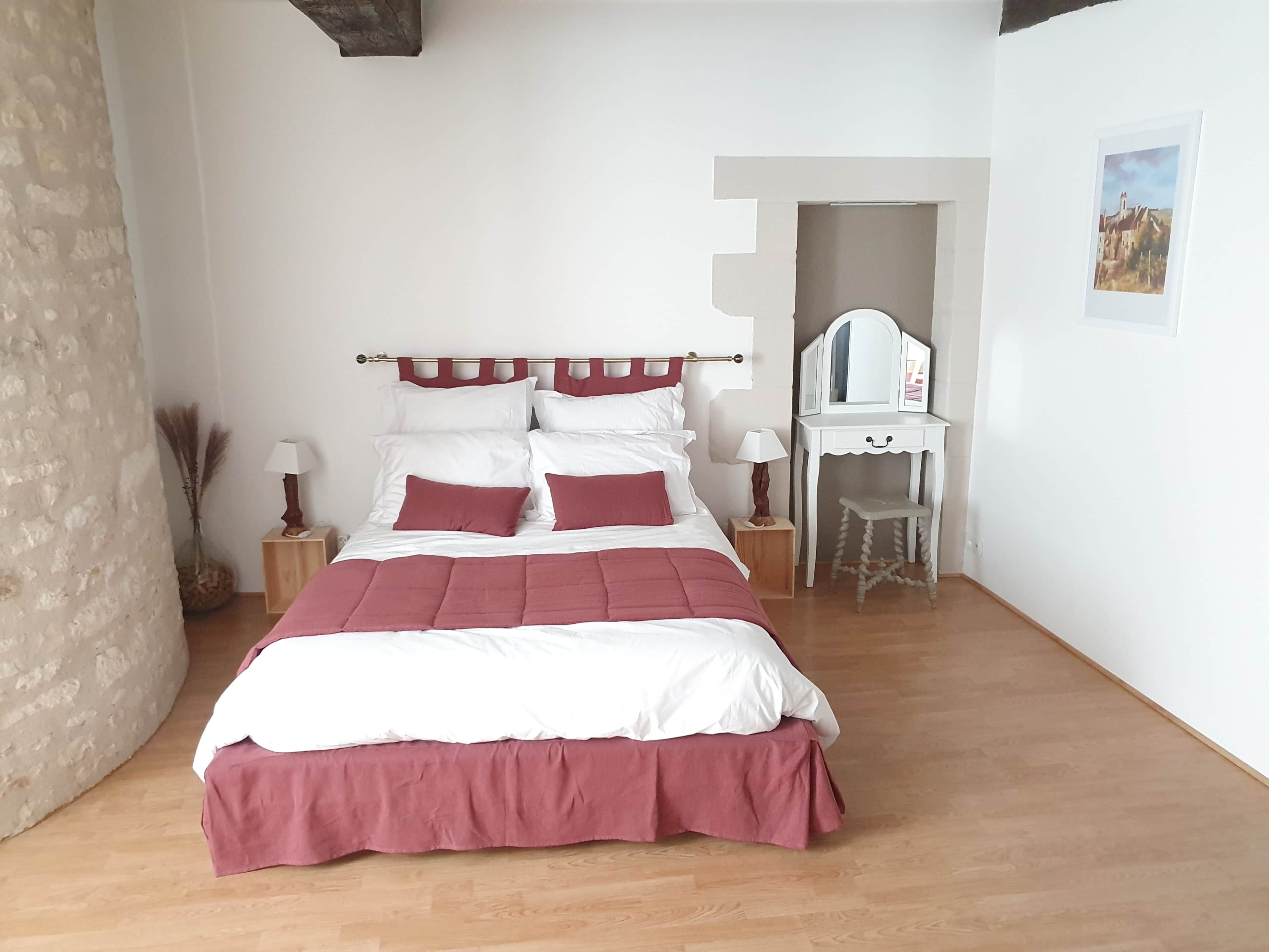 2 bedrooms, desk, iron/ironing board, free WiFi