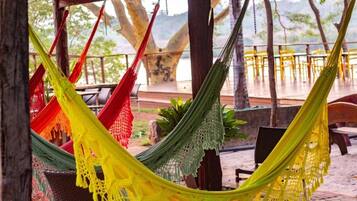 Kolam renang tertutup