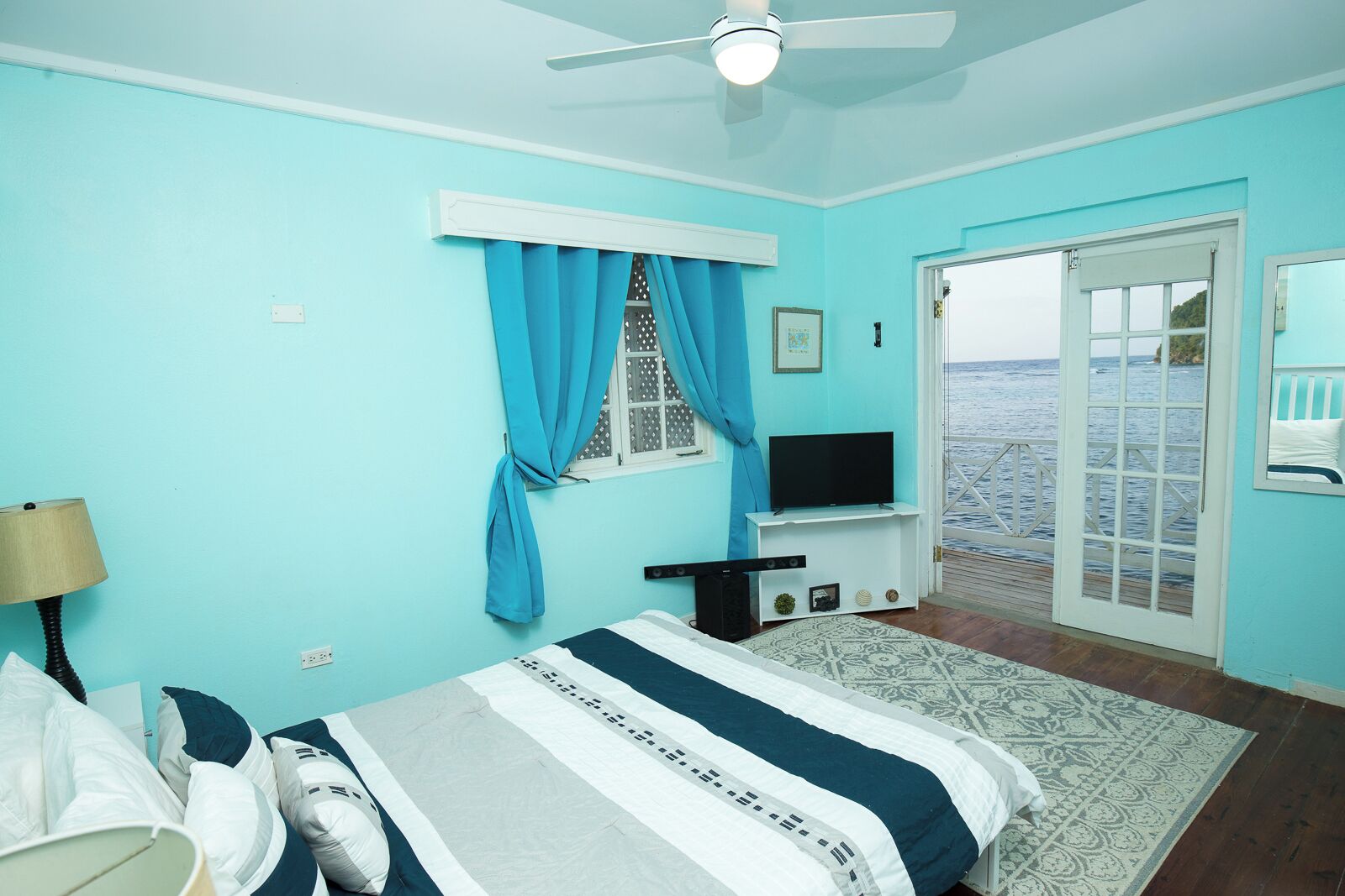 5 bedrooms, iron/ironing board, WiFi, bed sheets
