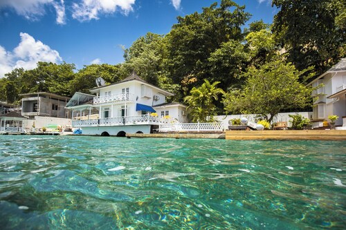 LillyBelleMar,San San Port Antonio,with pristine views and world class amenities