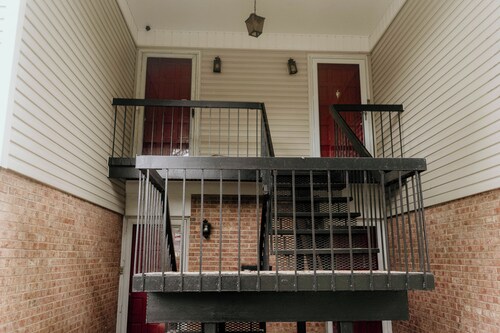 Cozy 2-bedroom condo in heart of Charlotte with AC, WiFi