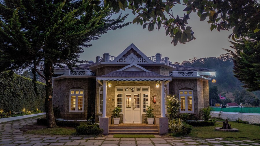 Savithri  Bungalow By XploreIndo