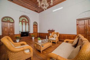 Villa, 6 Bedrooms | Bathroom - Savithri Bungalow By XploreIndo (Kodaikanal)