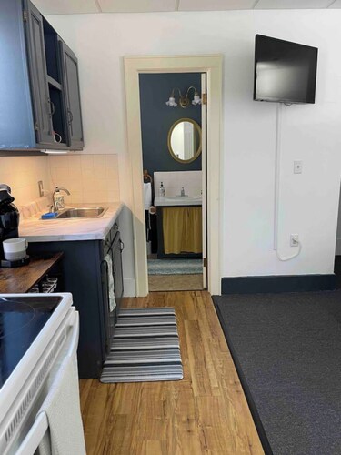 Cozy Studio 1/2 block to Church St & Shops-Pets