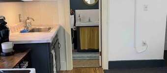 Cozy Studio 1/2 block to Church St & Shops-Pets