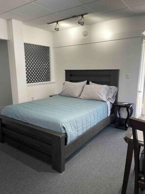 1 slaapkamer, een strijkplank/strijkijzer, wifi, beddengoed