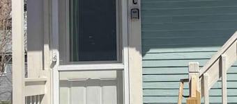 Cozy Studio 1/2 block to Church St & Shops-Pets