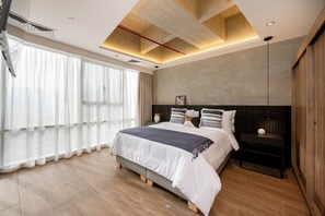 2 bedrooms, in-room safe, desk, iron/ironing board