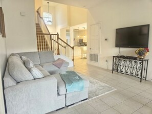 TV - Beautiful South Facing Dream Home (Kissimmee)