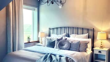 2 bedrooms, desk, iron/ironing board, WiFi