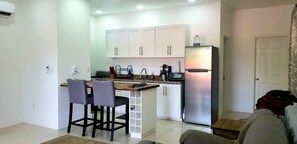 Interior - Diver’s West End Oasis: Private Starlit Deck, Laundry + King Bed & Full Kitchen (Bay Islands)
