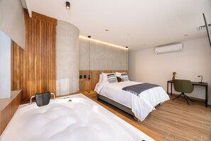 Room - Premium 1BR Apt with Jacuzzi & A/C in El Poblado (Medellín)