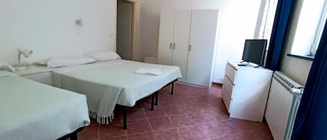 1 bedroom, iron/ironing board, travel cot, WiFi