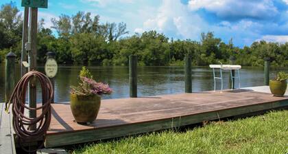 Attached Studio retreat with walking distance to the Dock 🐠
