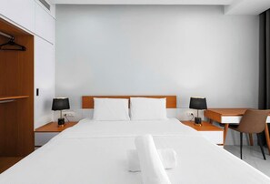 Desk, laptop workspace, blackout curtains, soundproofing - Ami House (Hanoi)