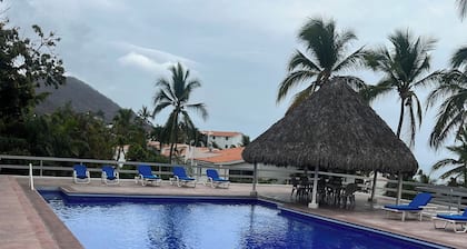 Chihuahua 144, Charming 2-bedroom, ocean front, AC, king bedroom, loft bedroom