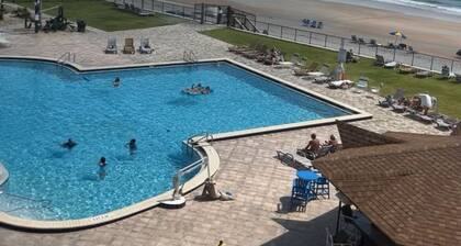 Cozy1-bedroom condo on Daytona Beach! Ocean views with 2 pools & balcony.