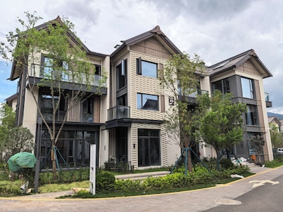 Longquan Royal Villa