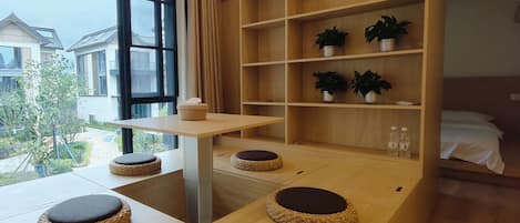 Suite familiar, vista al patio | 3 habitaciones y sábanas de algodón egipcio