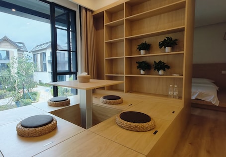 Family Suite, Courtyard View | Egyptian cotton sheets, premium bedding, down comforters