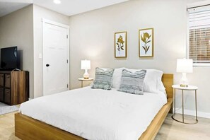 1 dormitorio, tabla de planchar con plancha, wifi y ropa de cama