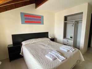 Classic Double or Twin Room | In-room safe, free WiFi