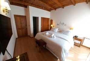 Chambre Double | Coffres-forts dans les chambres, rideaux occultants, Wi-Fi gratuit