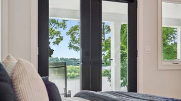 3 dormitorios, escritorio, tabla de planchar con plancha y cuna de viaje