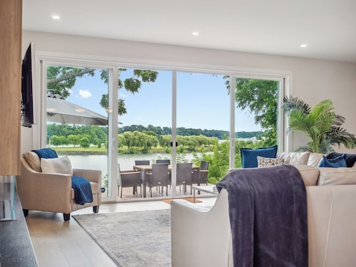 The Henley Luxe | Waterfront | Home Gym | Wineries