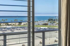 Interior - *2/2-Conv Center Ocean View Lux Suite 3 Balconies* (Long Beach)