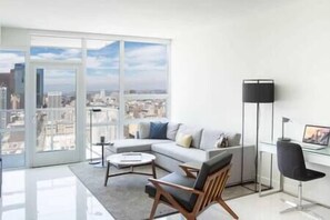 TV - Highrise 2b 2b Apartment Conv Center-Heart Of Downtown LA (Los Angeles)