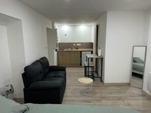 1 bedroom, iron/ironing board, WiFi