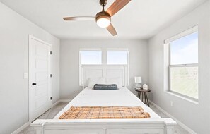 5 bedrooms, iron/ironing board, WiFi, bed sheets