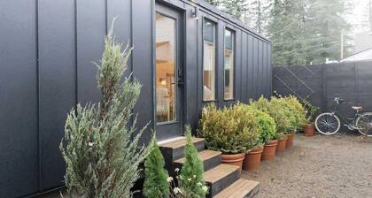 Scandinavian Lakeside Retreat