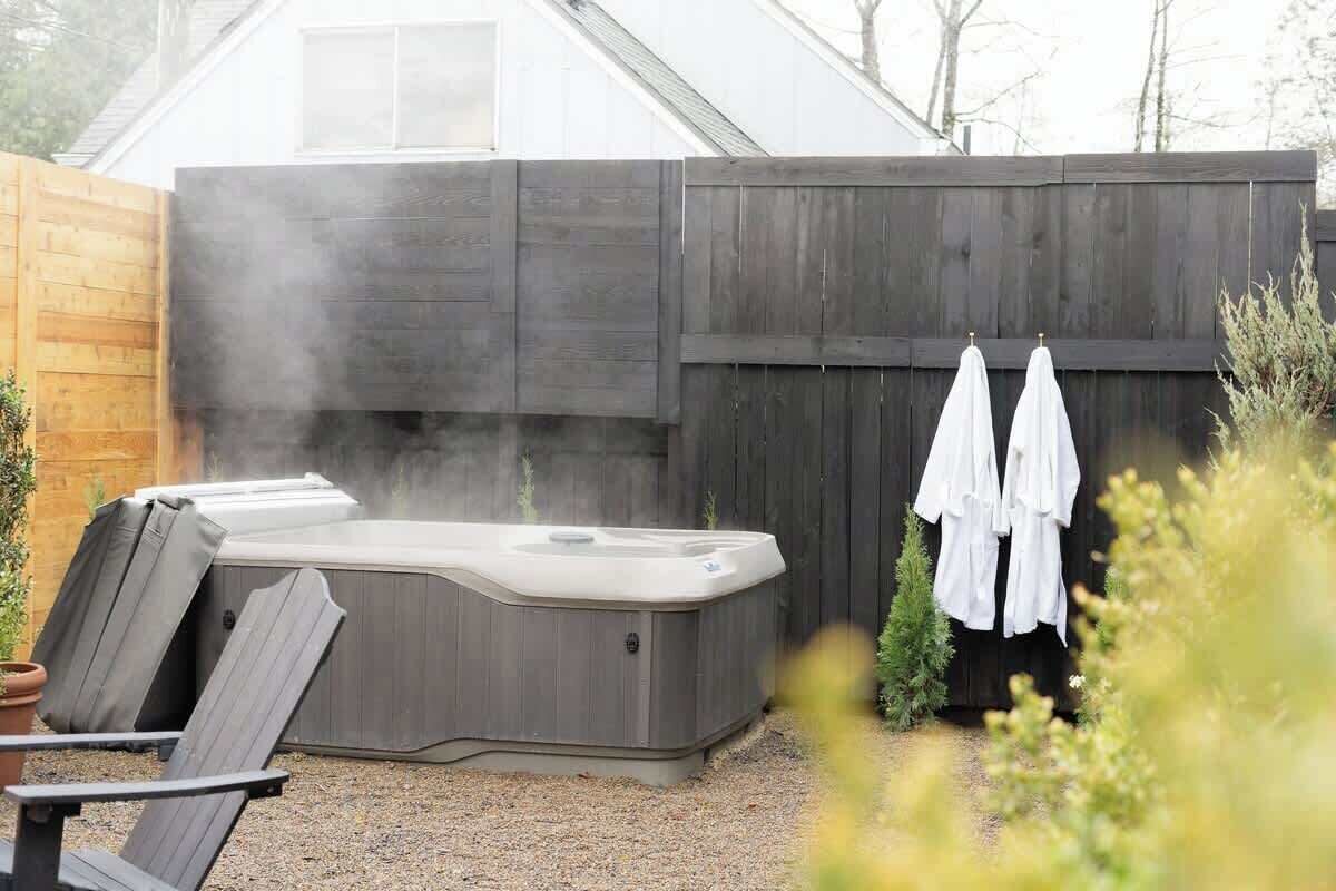 Outdoor spa tub