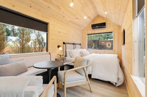 Scandinavian Lakeside Retreat