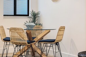 In-room dining - Roami at The Palace (Miami)