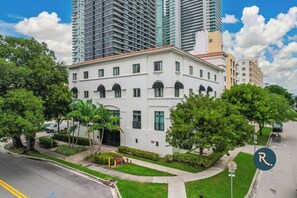 Front of property - Roami at The Palace (Miami)