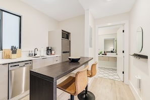 Fridge, microwave, dishwasher, coffee/tea maker - Roami at The Palace (Miami)