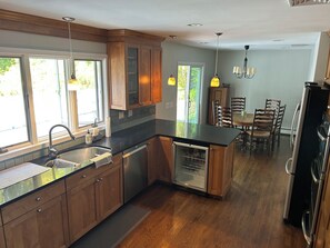 Fridge, microwave, oven, stovetop - 3-bedroom Candlewood Lakeside house (Danbury)