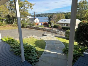 Property grounds - 3-bedroom Candlewood Lakeside house (Danbury)