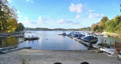 3-bedroom Candlewood Lakeside house