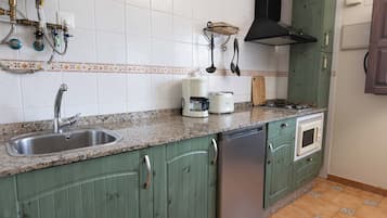 Standard Apart Daire | Özel mutfak | Buzdolabı, mikrodalga fırın, ekmek kızartma makinesi, pilav pişirici